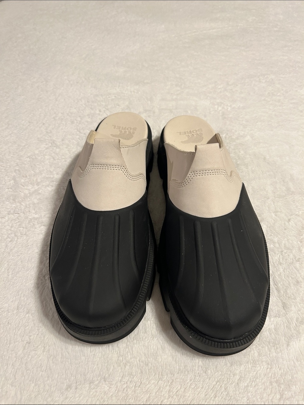 Sorel Rein CB Women Slip-On Clog Chalk/black Color. Lightweight EVA footbed.
